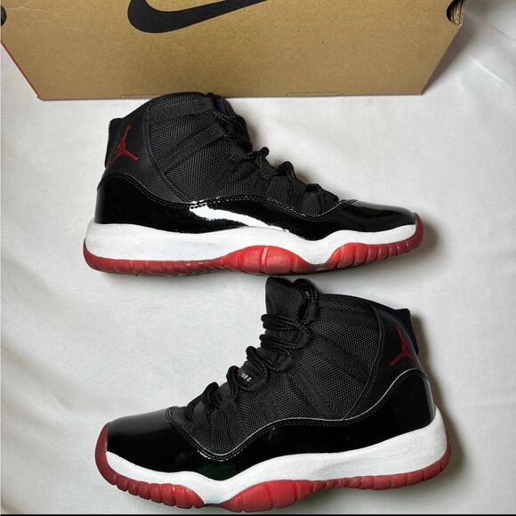 Size 6 - Nike Air Jordan 11 Retro GS Bred 2019 Men's Shoes - Picture 2 of 11